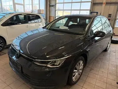 Gebraucht VW Golf VIII Life 150 PS (110 kW) 2022 Grau Limousine