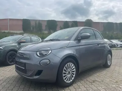 Gebraucht Fiat 500e La Prima 86 kW (118 PS) 2023 Mineral grau metallic Kleinwagen