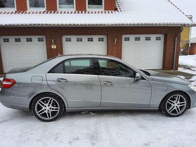 Grau Gebraucht 2010 Mercedes E350 Avantgarde Limousine | 9.800 € (Fairer Preis)