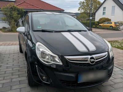 gebraucht Opel Corsa 2011 1.4 Benzin schwarz 8 Fach bereift
