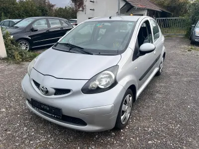 Gebraucht Toyota Aygo 75 PS (55 kW) 2006 Silber Kleinwagen