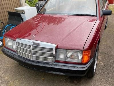 Usata Mercedes 190 90 CV (66 kW) 1986 Rosso Berlina
