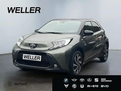 Gebraucht Toyota Aygo 72 PS (52 kW) 2023 Cardamon green / night sky black (gruen) Kleinwagen