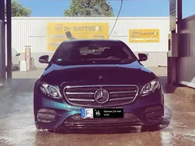 Gebraucht Mercedes E220 AMG line 194 PS (142 kW) 2018 Grün Limousine