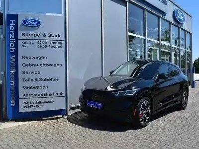 Gebraucht Ford Mustang Mach-E Basis 197 kW (269 PS) 2022 Iridiumschwarz metallic SUV