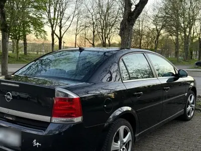 Usata Opel Vectra 109 CV (80 kW) 2006 Nero Berlina