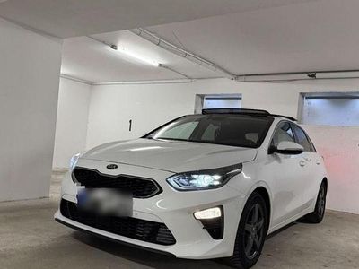 Usado Kia Ceed Platinum Edition 140 HP (102 kW) 2018 Branco Citadino