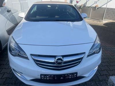 Gebraucht Opel Cascada Edition 170 PS (125 kW) 2016 Schneeweiss/summitwhite/arctic Cabrio