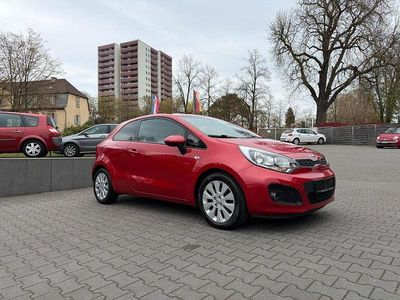 Gebraucht Kia Rio DREAM-TEAM Edition 86 PS (63 kW) 2013 Rot Kleinwagen
