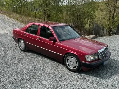 Brugt Mercedes 190 108 HK (79 kW) 1990 Rød Sedan