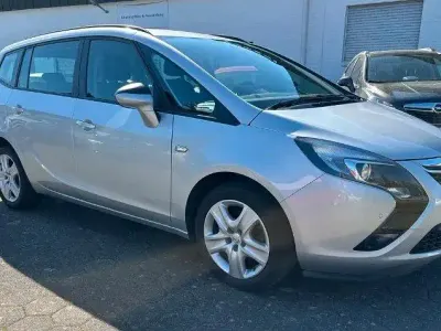 Gebraucht Opel Zafira Tourer Edition 140 PS (102 kW) 2015 Argon silber/ice silver (m2) Van / Kleinbus