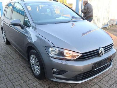 Second-hand VW Golf VII Trendline 110 CP (80 kW) 2014 Verde Berlinǎ