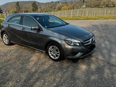 Usata Mercedes A180 110 CV (80 kW) 2014 Grigio Berlina