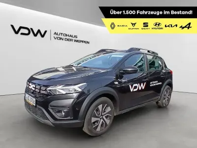 Neu Dacia Sandero Expression 101 PS (74 kW) 2025 Schwarz Limousine