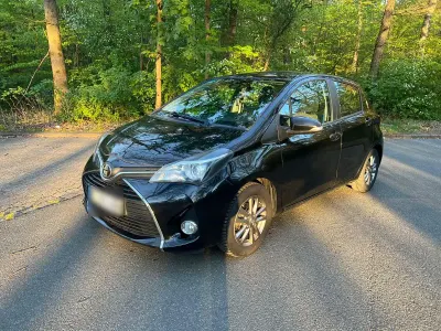 Usata Toyota Yaris Comfort 69 CV (50 kW) 2016 Nero Utilitaria