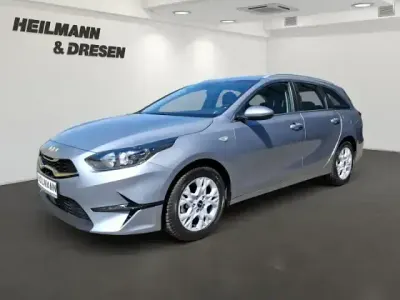 Gebraucht Kia Ceed Sportswagon Vision 140 PS (102 kW) 2025 Css) lunarsilber met. (silber Kombi