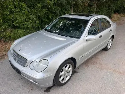 Gebraucht Mercedes C180 143 PS (105 kW) 2003 Silber Limousine