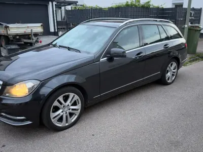 Gebraucht Mercedes C200 Avantgarde 136 PS (100 kW) 2012 Schwarz Kombi