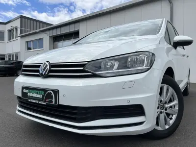 Gebraucht VW Touran Comfortline 122 PS (89 kW) 2021 Pure white Van / Kleinbus