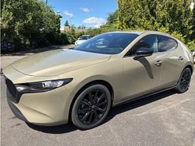 Neu Mazda 3 Homura-Line 140 PS (102 kW) 2026 Grün (zircon sand) Limousine