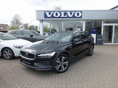 Second-hand Volvo V60 CC Plus 197 CP (144 kW) 2023 Negru Break