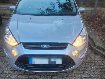 Gebraucht Ford S-MAX Titanium 140 PS (102 kW) 2014 Grau Van / Kleinbus