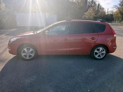 Gebraucht Hyundai i30 126 PS (92 kW) 2010 Rot Kombi