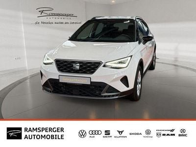 Weiß (weiß / midnight schwarz metallic) Gebraucht 2023 Seat Arona FR SUV | 20.960 € (Guter Preis)