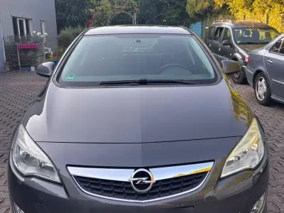 Gebraucht Opel Astra 116 PS (85 kW) 2010 Grau Limousine