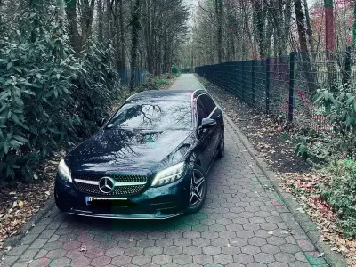 Gebraucht Mercedes C220 Avantgarde 194 PS (142 kW) 2019 Blau Kombi