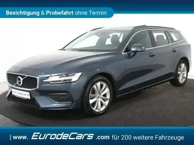 Gebraucht Volvo V60 Momentum 197 PS (144 kW) 2021 Blau Kombi