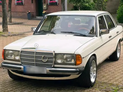 Gebraucht Mercedes 230 136 PS (100 kW) 1983 Weiß Limousine