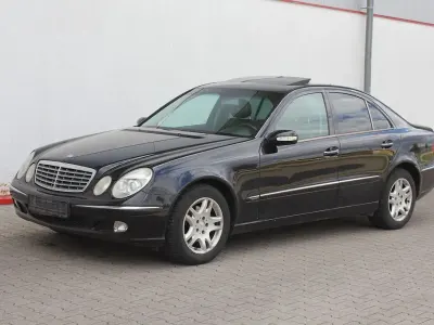 Gebraucht Mercedes E240 Elegance 177 PS (130 kW) 2004 197u obsidianschwarz metallic Limousine