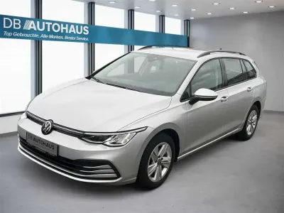 Begagnad VW Golf VIII Life 110 HK (80 kW) 2024 Silver Kombi