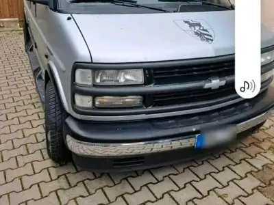Używany Chevrolet Express 235 KM (172 kW) 1999 Czarny Minivan