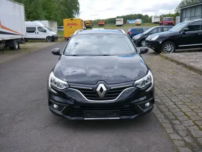 Usata Renault Mégane LIMITED 140 CV (102 kW) 2018 Nero Berlina