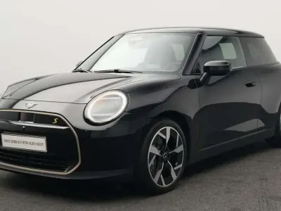 Gebraucht Mini Cooper SE Favoured 160 kW (218 PS) 2025 Schwarz Kleinwagen