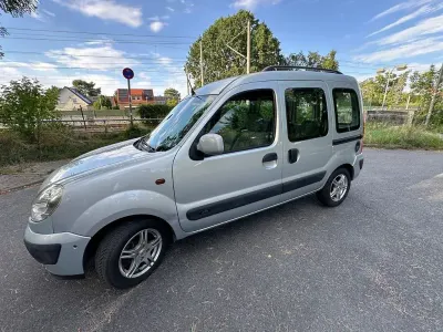 Gebraucht Renault Kangoo Expression 82 PS (60 kW) 2003 Silber Van / Kleinbus