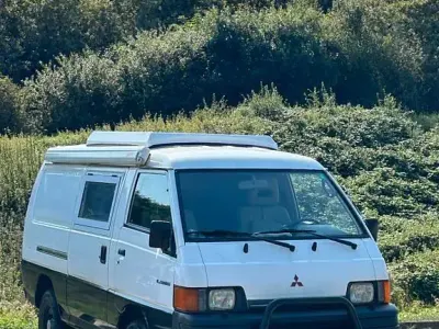 Gebraucht Mitsubishi L300 87 PS (63 kW) 1999 Beige Van / Kleinbus
