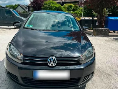 Gebraucht VW Golf VI 105 PS (77 kW) 2010 Schwarz Kleinwagen
