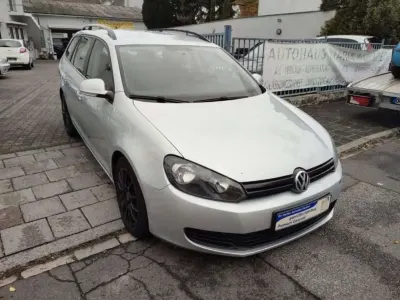 Gebraucht VW Golf VI Trendline 105 PS (77 kW) 2011 Reflexsilber metallic Kleinwagen