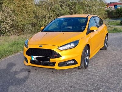 Używany Ford Focus Sport 250 KM (183 kW) 2018 Żółty Sedan/Limuzyna