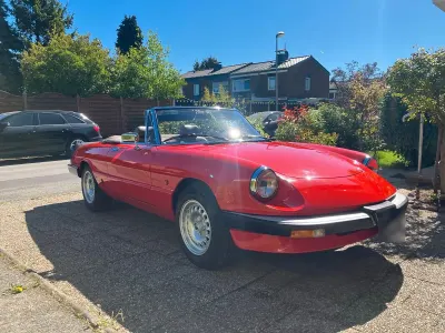Gebraucht Alfa Romeo Spider 127 PS (93 kW) 1983 Rot Cabrio