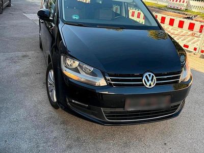 Second-hand VW Sharan 140 CP (102 kW) 2012 Negru Monovolum