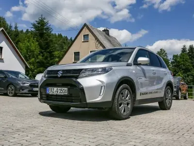 Gebraucht Suzuki Vitara Comfort 129 PS (94 kW) 2025 Silky silver metallic (metallic) SUV