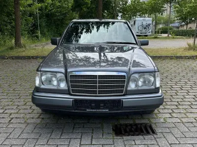 Gebraucht Mercedes E280 193 PS (141 kW) 1994 Grau Limousine
