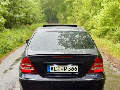 Używany Mercedes C320 218 KM (160 kW) 2001 Purpurowy Sedan/Limuzyna