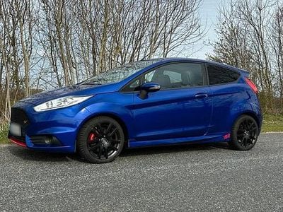 Begagnad Ford Fiesta Performance Edition 182 HK (133 kW) 2016 Blå Halvkombi