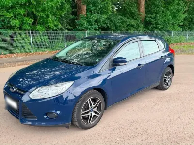Gebraucht Ford Focus 110 PS (80 kW) 2014 Blau Limousine