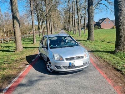 Gebraucht Ford Fiesta Ambiente 60 PS (44 kW) 2008 Silber Limousine